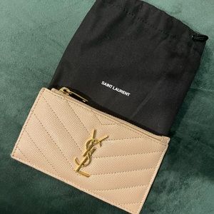 YVES SAINT LAURENT CASSANDRE MATELASSÉ ZIPPED FRAGMENTS CARD CASE - Gold